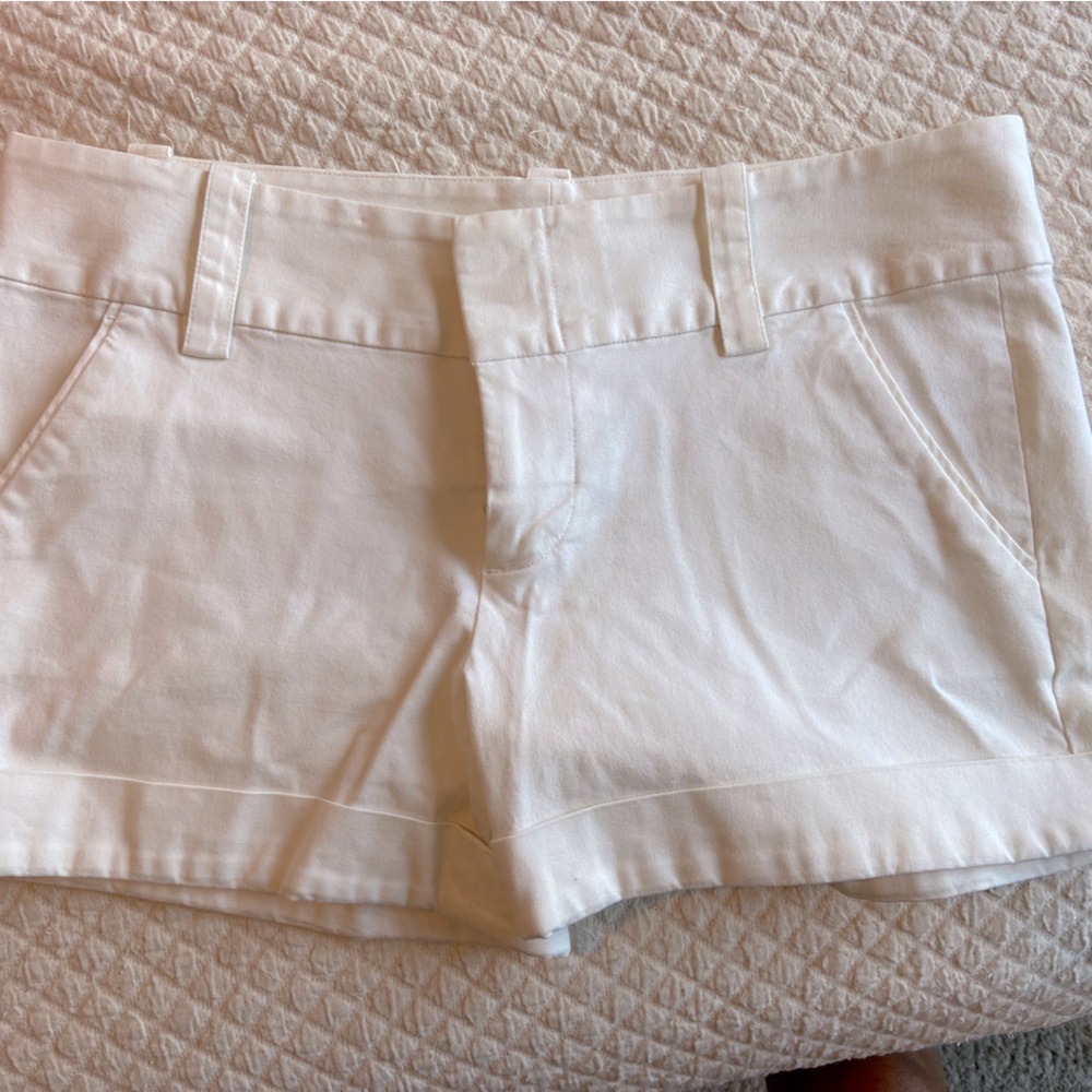 Cady short in white